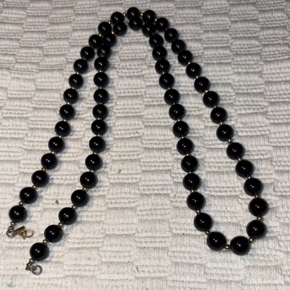 019)Vintage Monet Beaded Necklace Black Beads Gold Bead Between
